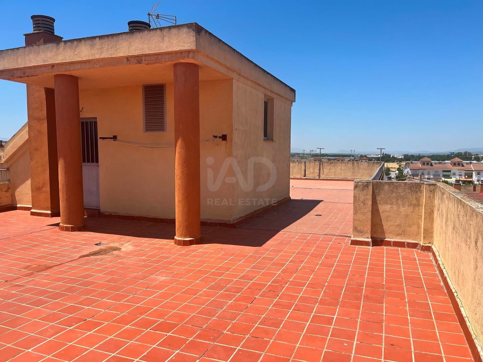 Apartamento de 2 habitaciones en Granada ciudad en venta con garaje - 89.000 € (Ref: 9988897)