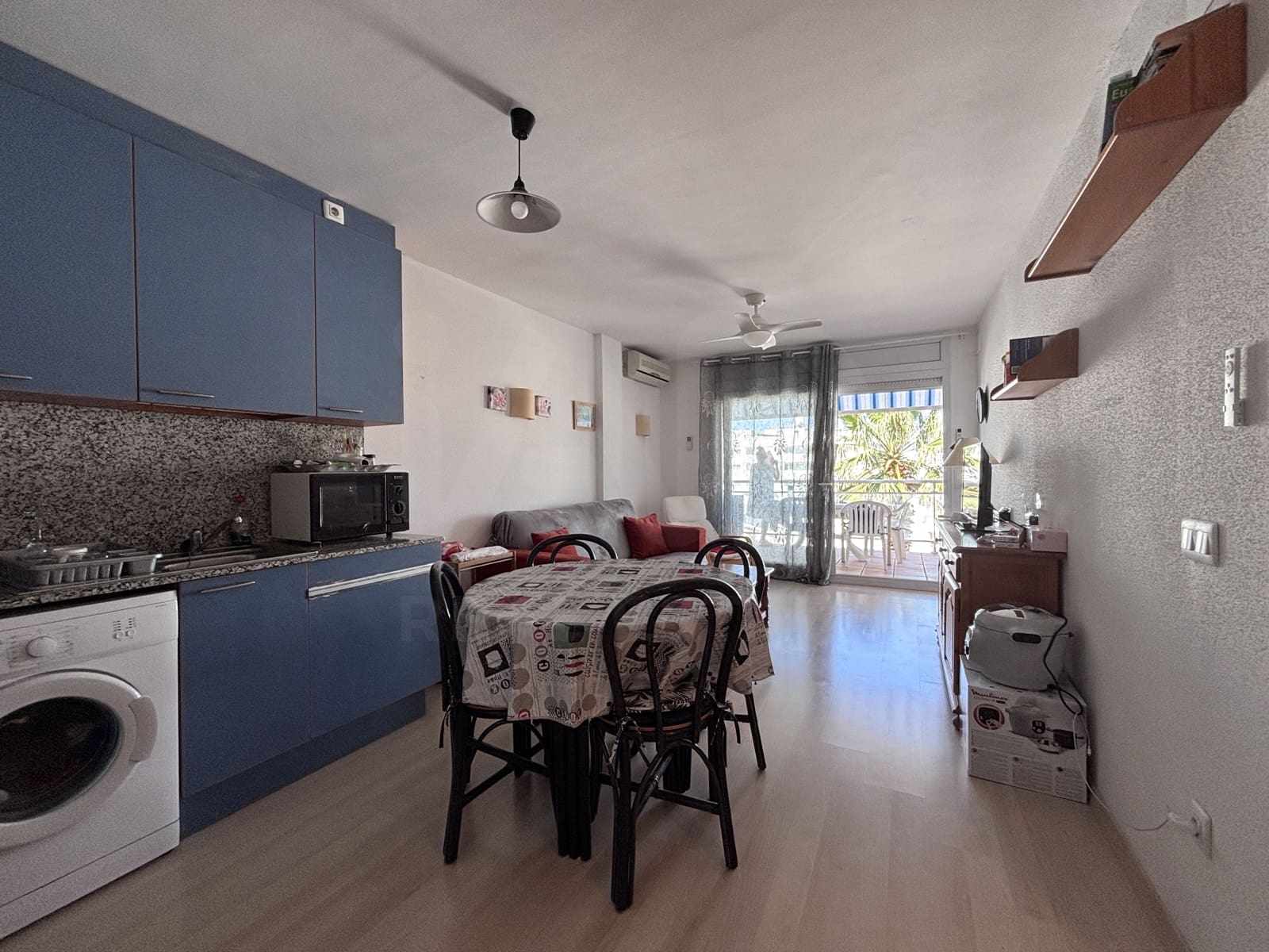 Apartamento de 2 habitaciones en Roses en venta con piscina - 209.000 € (Ref: 9988913)