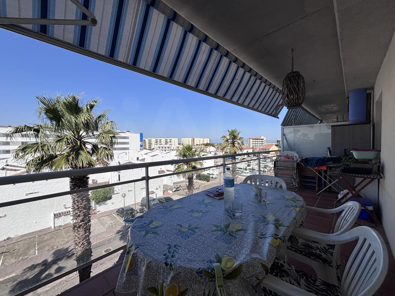 Apartamento de 2 habitaciones en Roses en venta con piscina - 209.000 € (Ref: 9988913)