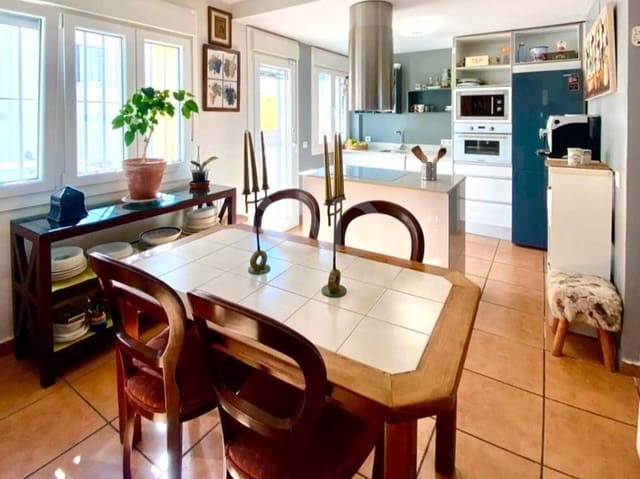 3 soverom Rekkehus til salgs i Cádiz by med garasje - € 597 000 (Ref: 9988921)