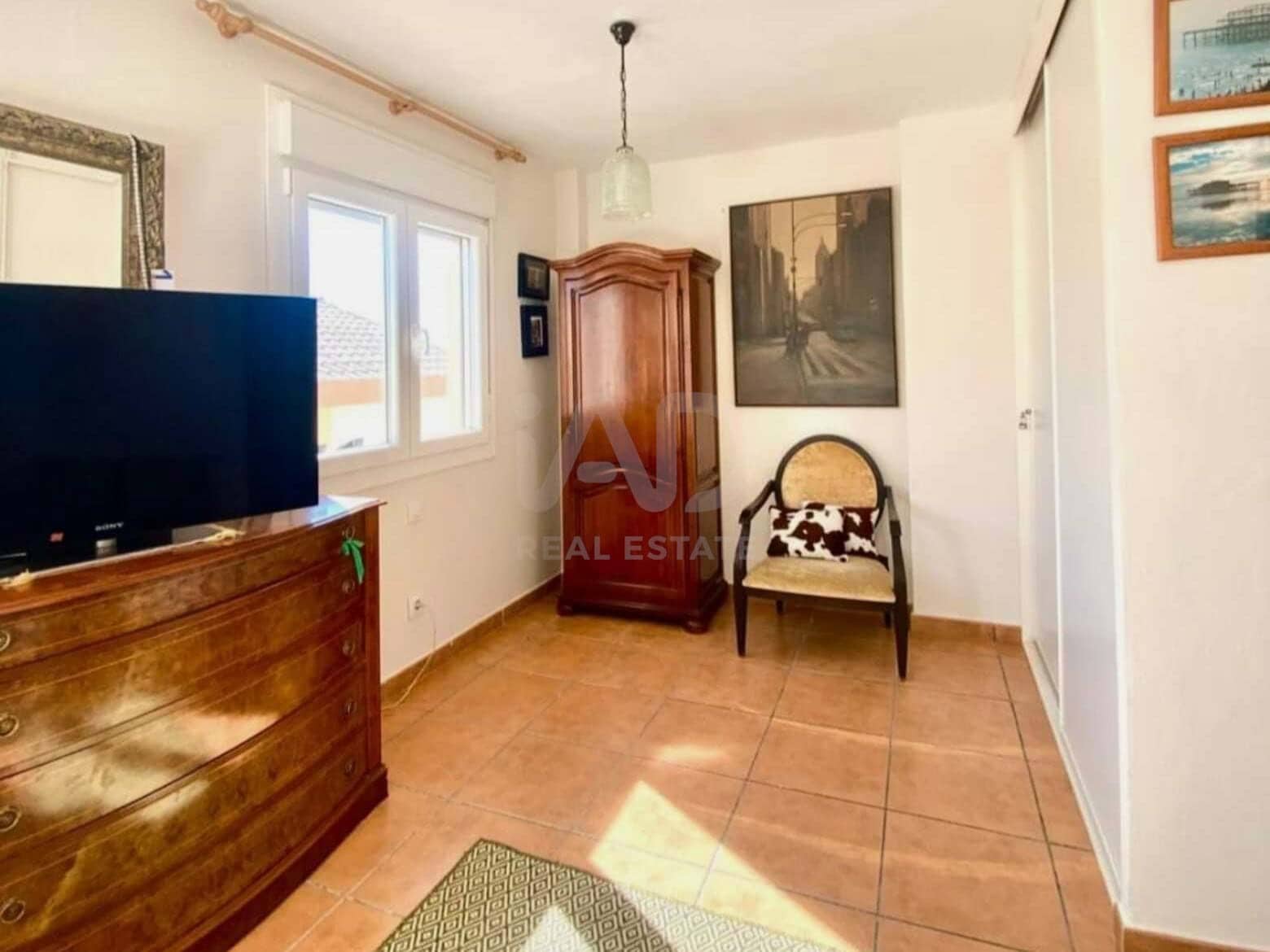 3 soverom Rekkehus til salgs i Cadiz by med garasje - € 597 000 (Ref: 9988921)