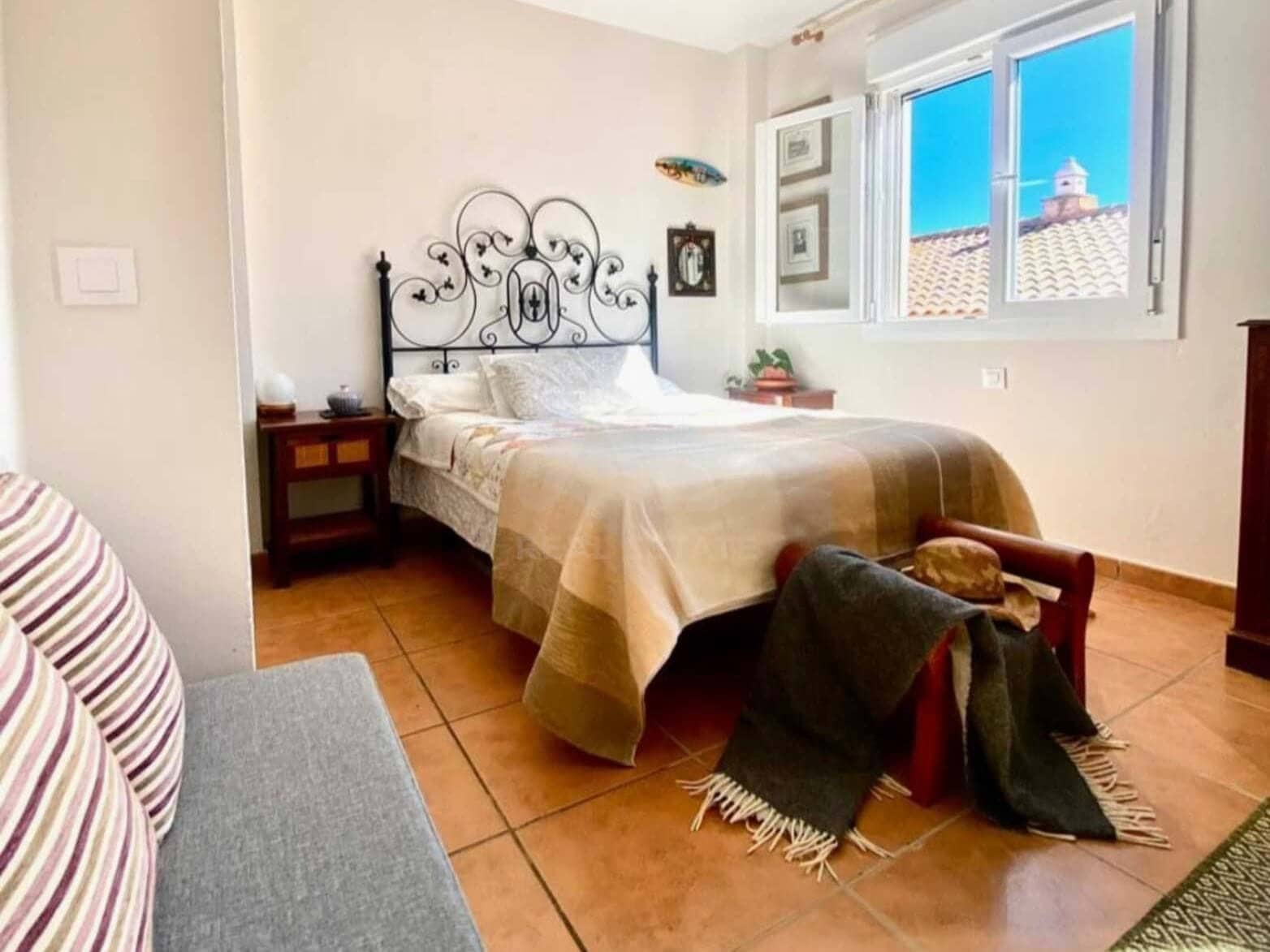 3 soverom Rekkehus til salgs i Cadiz by med garasje - € 597 000 (Ref: 9988921)