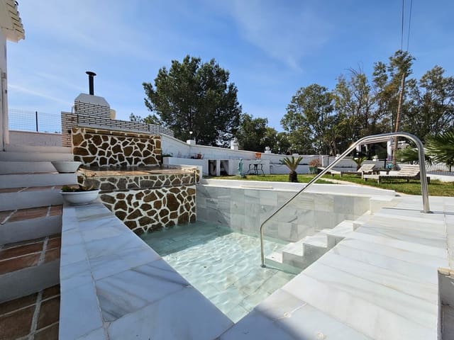 4 quarto Casa em Banda para venda em Granada cidade com piscina garagem - 990 000 € (Ref: 9988925)