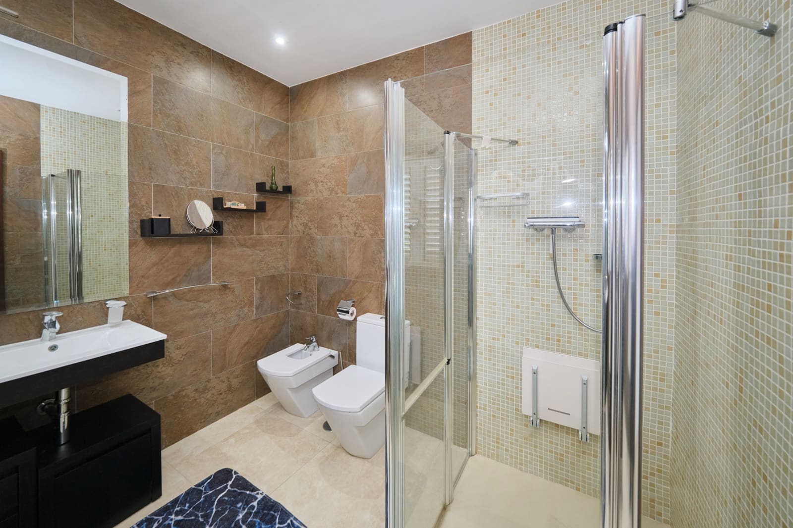 4 quarto Casa em Banda para venda em Granada cidade com piscina garagem - 990 000 € (Ref: 9988925)
