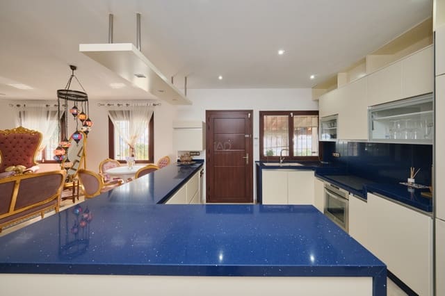 4 quarto Casa em Banda para venda em Granada cidade com piscina garagem - 990 000 € (Ref: 9988925)