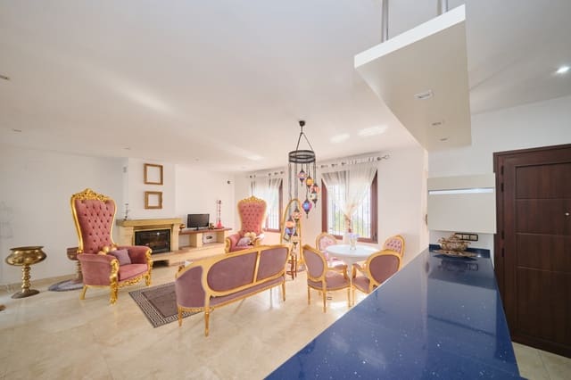 4 quarto Casa em Banda para venda em Granada cidade com piscina garagem - 990 000 € (Ref: 9988925)