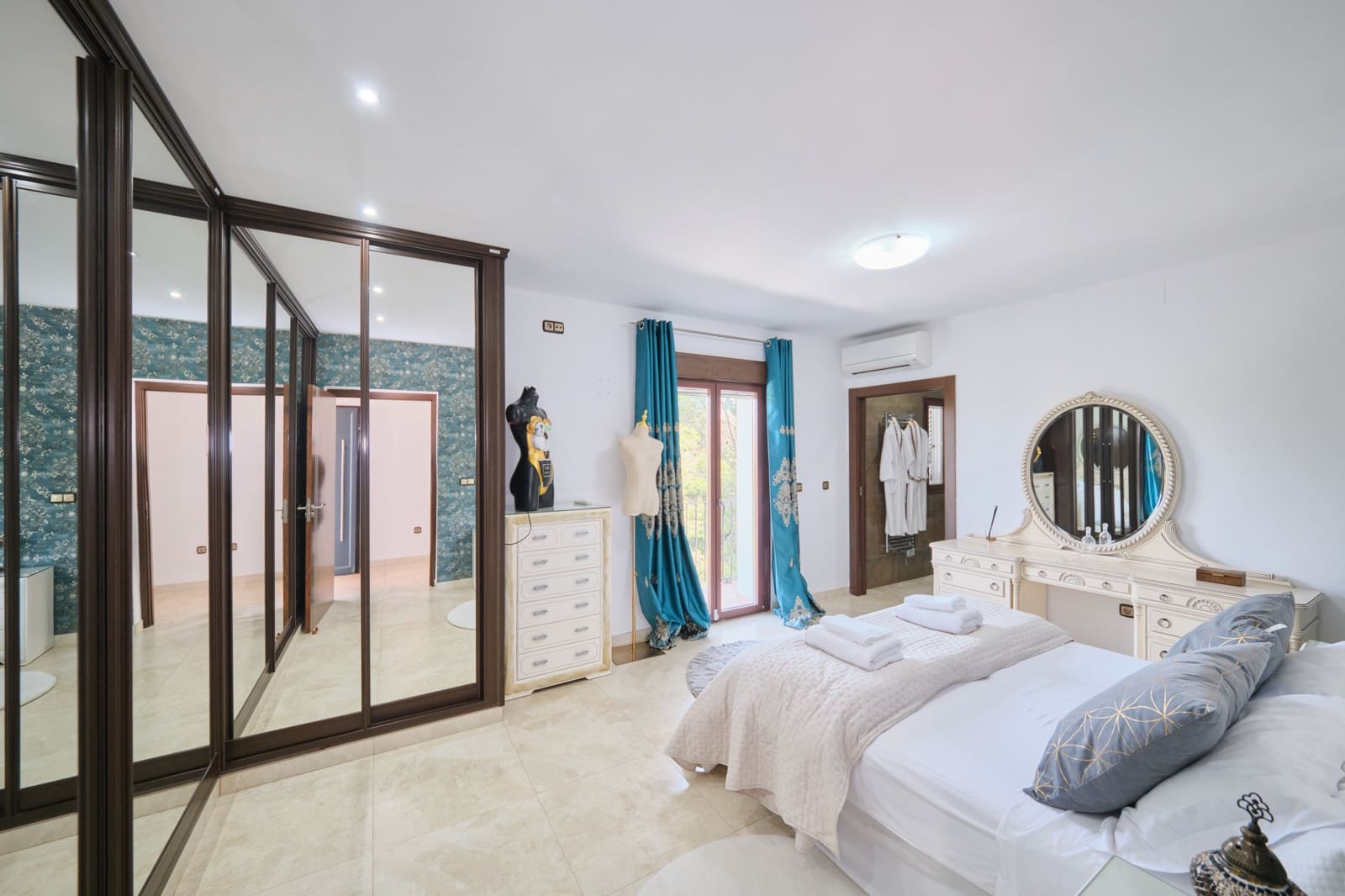 4 quarto Casa em Banda para venda em Granada cidade com piscina garagem - 990 000 € (Ref: 9988925)