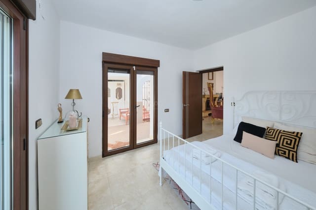 4 quarto Casa em Banda para venda em Granada cidade com piscina garagem - 990 000 € (Ref: 9988925)