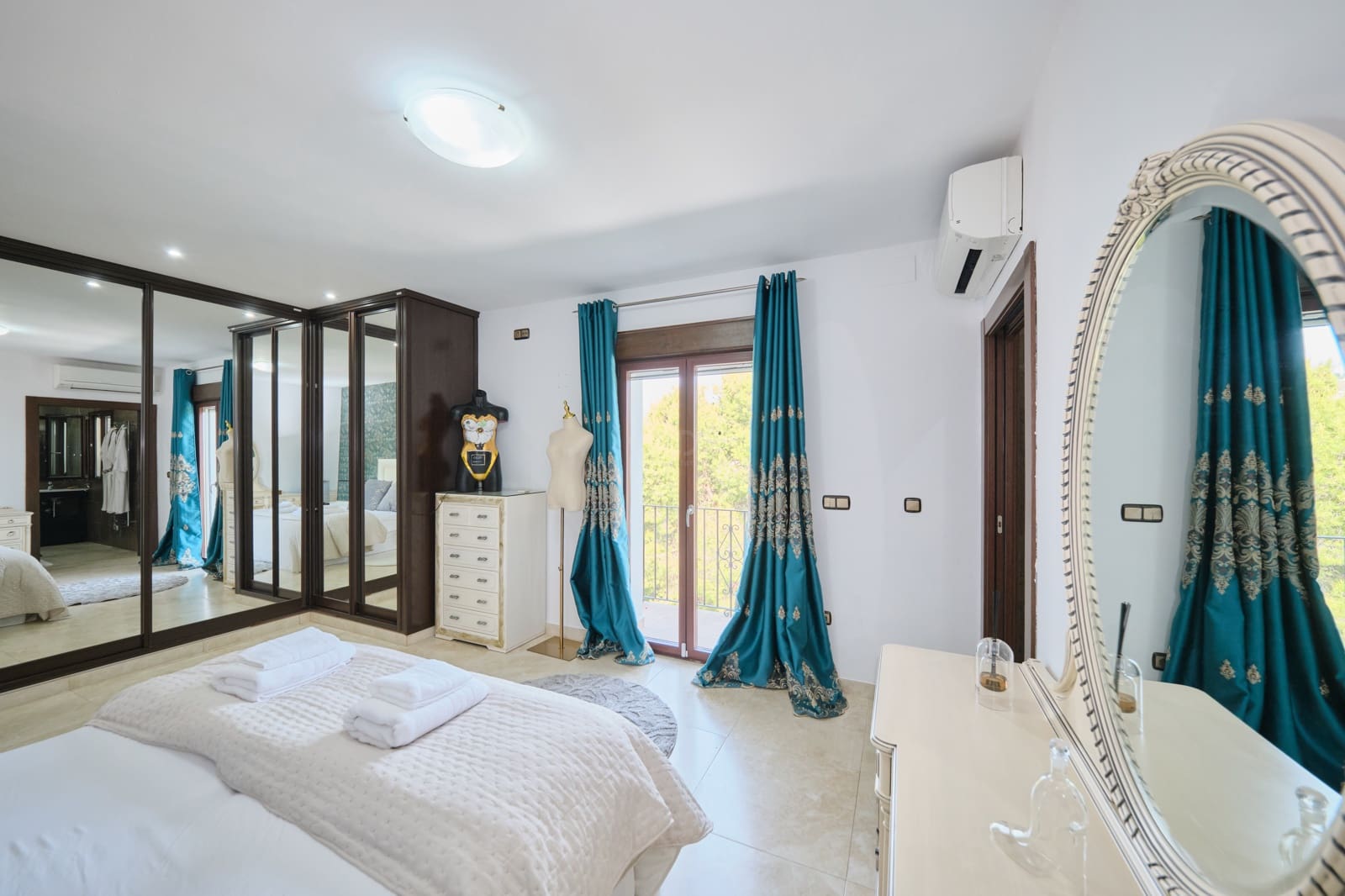 4 quarto Casa em Banda para venda em Granada cidade com piscina garagem - 990 000 € (Ref: 9988925)