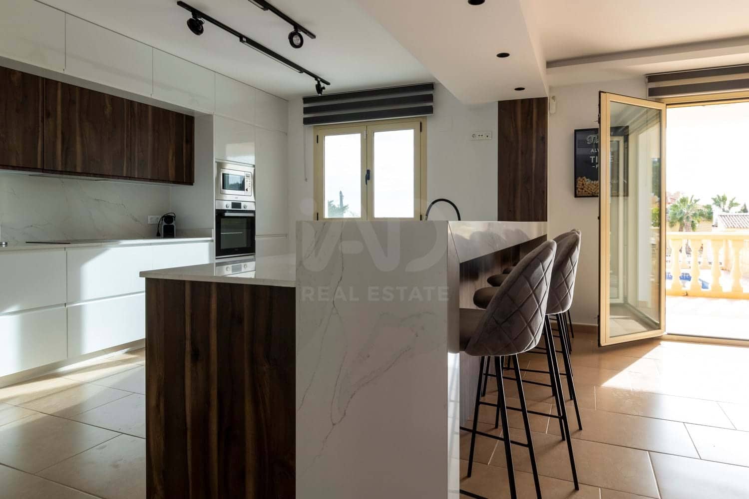 6 soverom Villa til salgs i Calpe / Calp med svømmebasseng garasje - € 1 100 000 (Ref: 9988935)