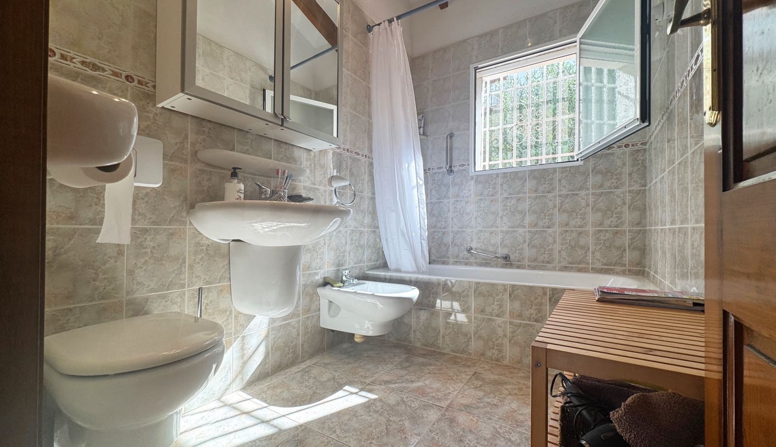 3 sypialnia Dom na sprzedaż w Pego z basenem - 340 000 € (Ref: 9988943)