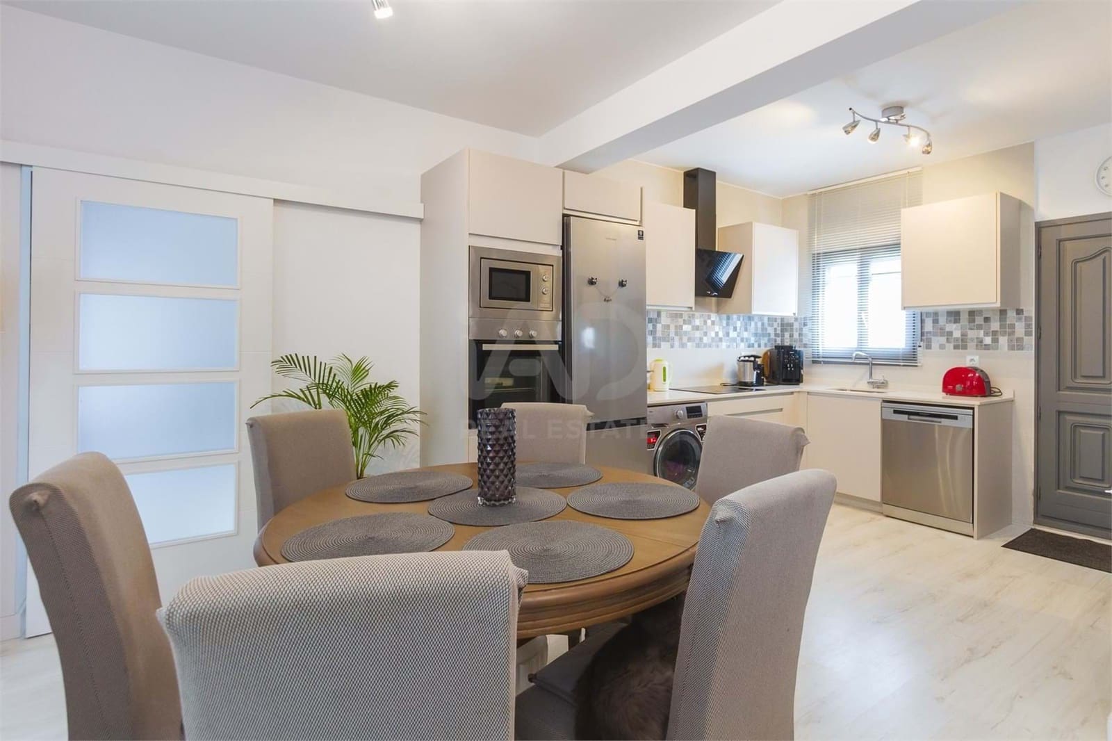 3 sovrum Radhus till salu i Alicante stad med pool - 330 000 € (Ref: 9988945)