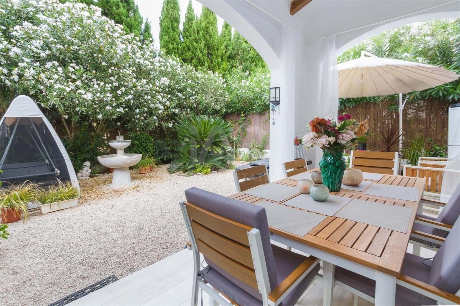 3 sovrum Radhus till salu i Alicante stad med pool - 330 000 € (Ref: 9988945)