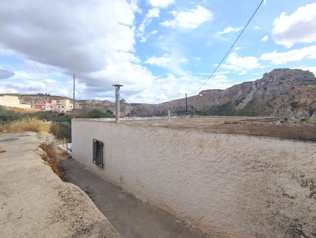 4 soveværelse Byhus til salg i Almería by med swimmingpool - € 46.000 (Ref: 9988946)