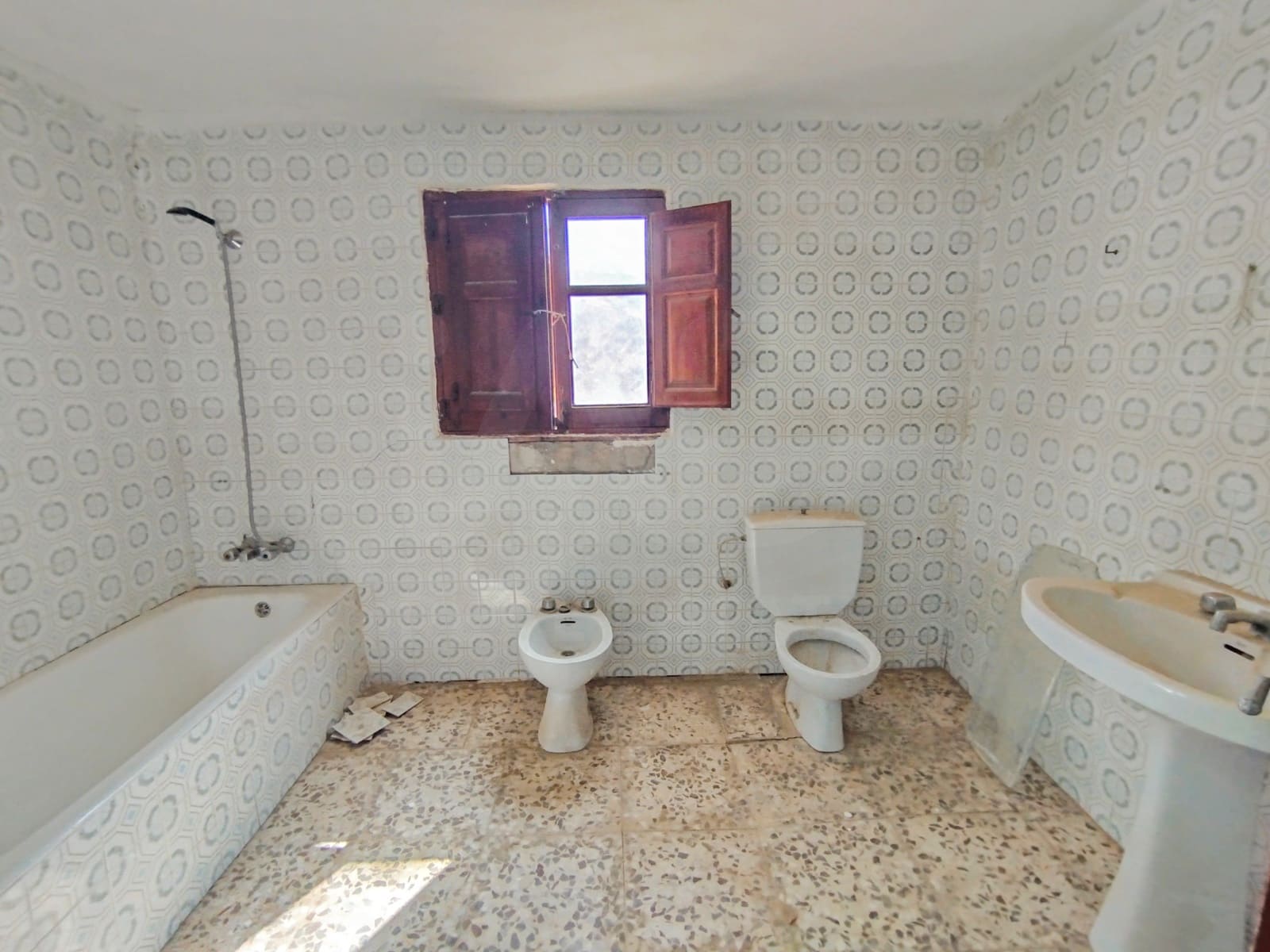 4 soverom Hus til salgs i Almeria by med svømmebasseng - € 46 000 (Ref: 9988946)
