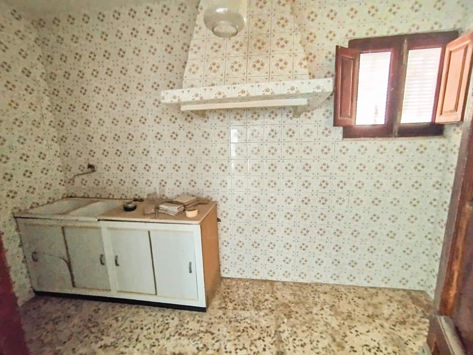 4 soverom Hus til salgs i Almeria by med svømmebasseng - € 46 000 (Ref: 9988946)