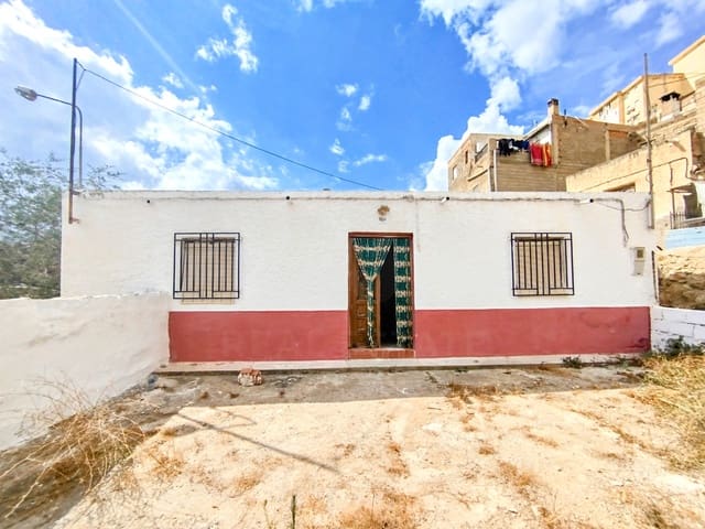 4 soveværelse Byhus til salg i Almería by med swimmingpool - € 46.000 (Ref: 9988946)