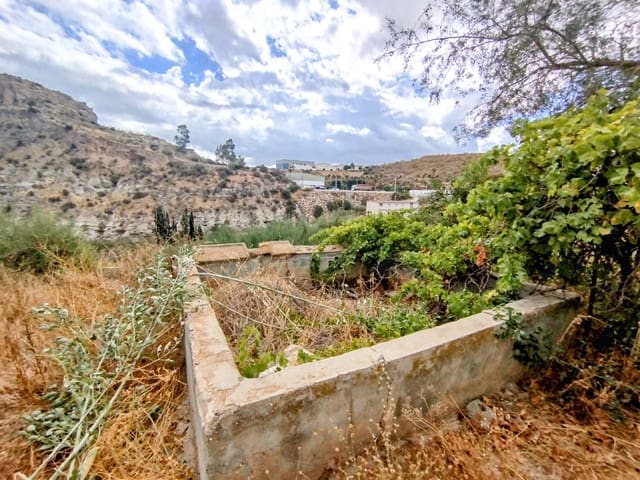 4 soveværelse Byhus til salg i Almería by med swimmingpool - € 46.000 (Ref: 9988946)