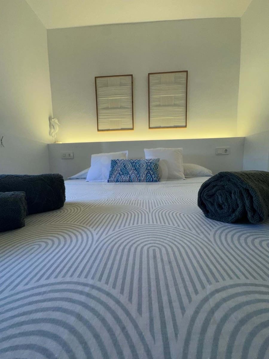 2 soveværelse Lejlighed til salg i Cala'n Porter med swimmingpool - € 336.000 (Ref: 9988948)