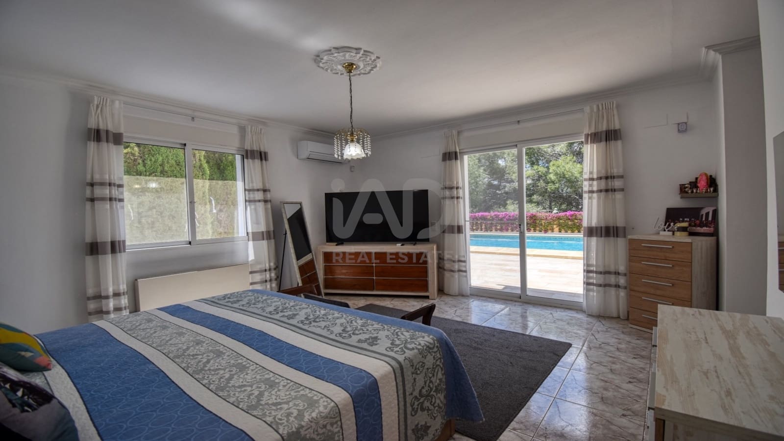 4 soverom Villa til salgs i Pedreguer med svømmebasseng garasje - € 875 000 (Ref: 9988951)