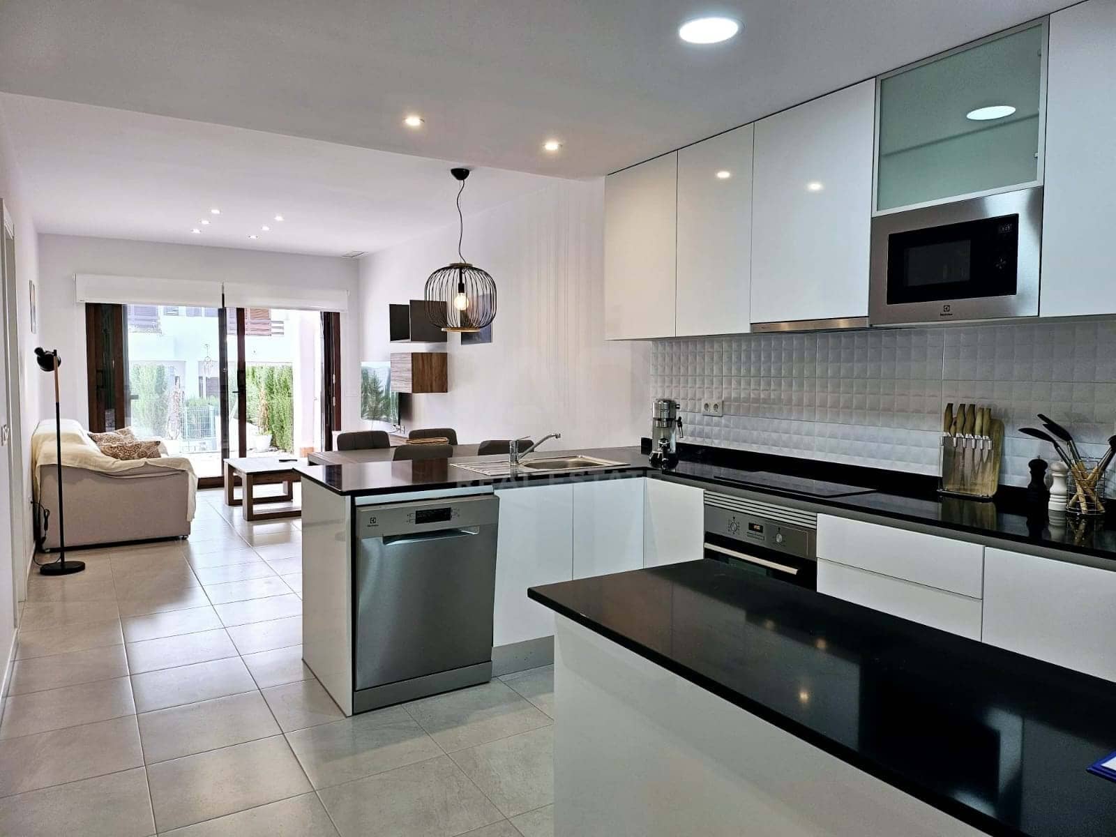 2 sypialnia Apartament na sprzedaż w Miasto Almeria z basenem garażem - 245 000 € (Ref: 9988957)