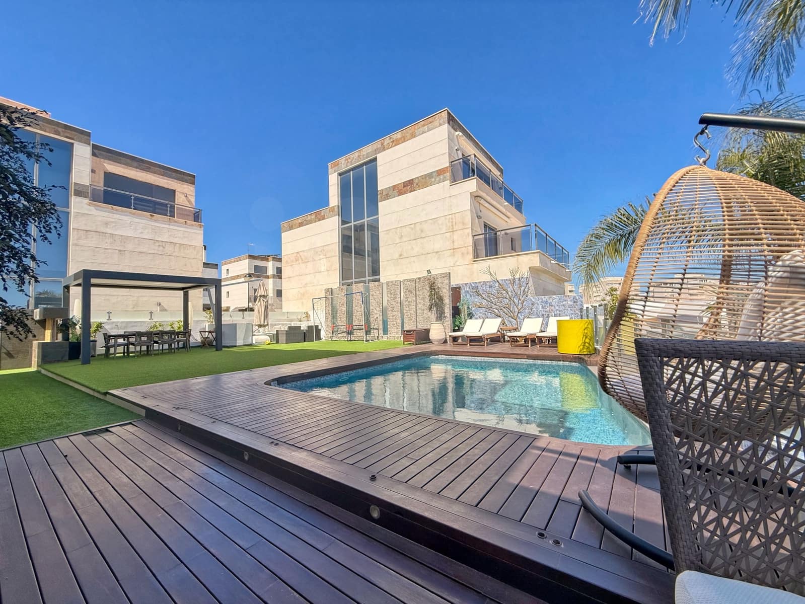 5 chambre Villa/Maison à vendre à Alicante ville avec piscine garage - 2 000 000 € (Ref: 9988960)
