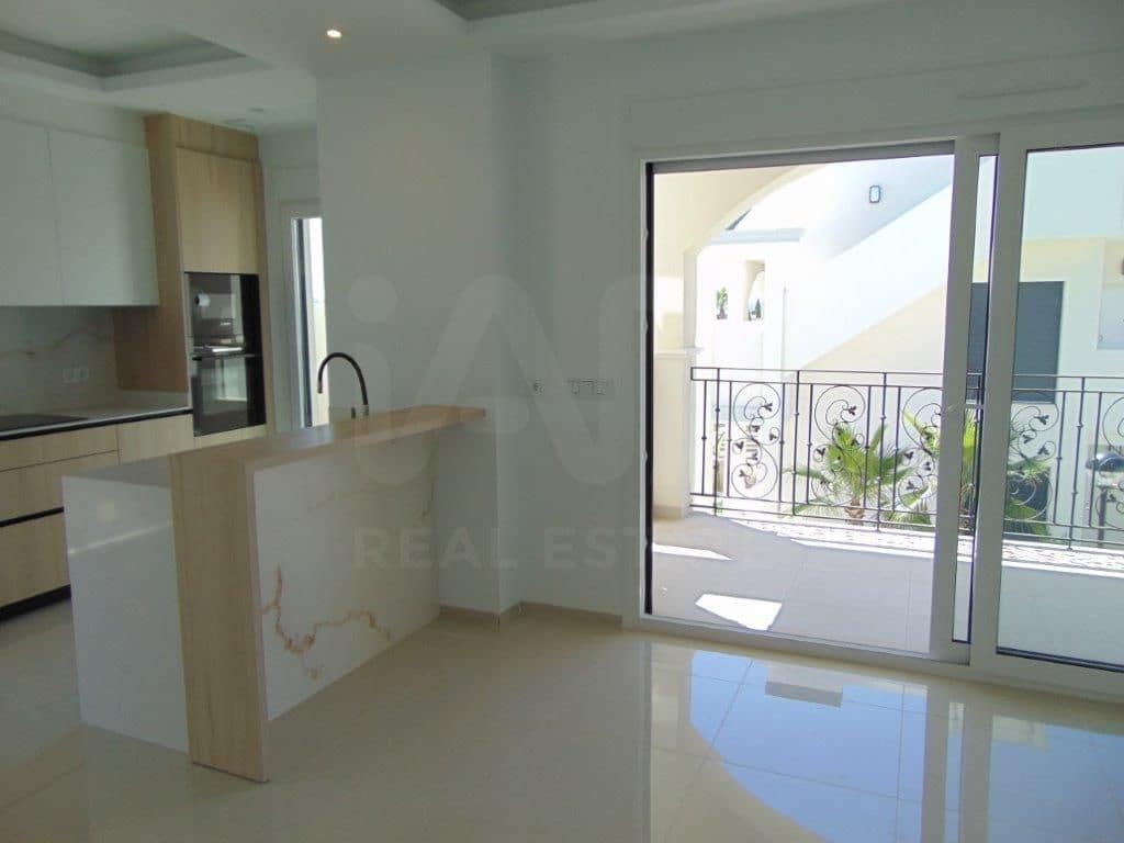 2 soveværelse Penthouse til salg i Pueblo Bravo med swimmingpool - € 299.000 (Ref: 9988966)