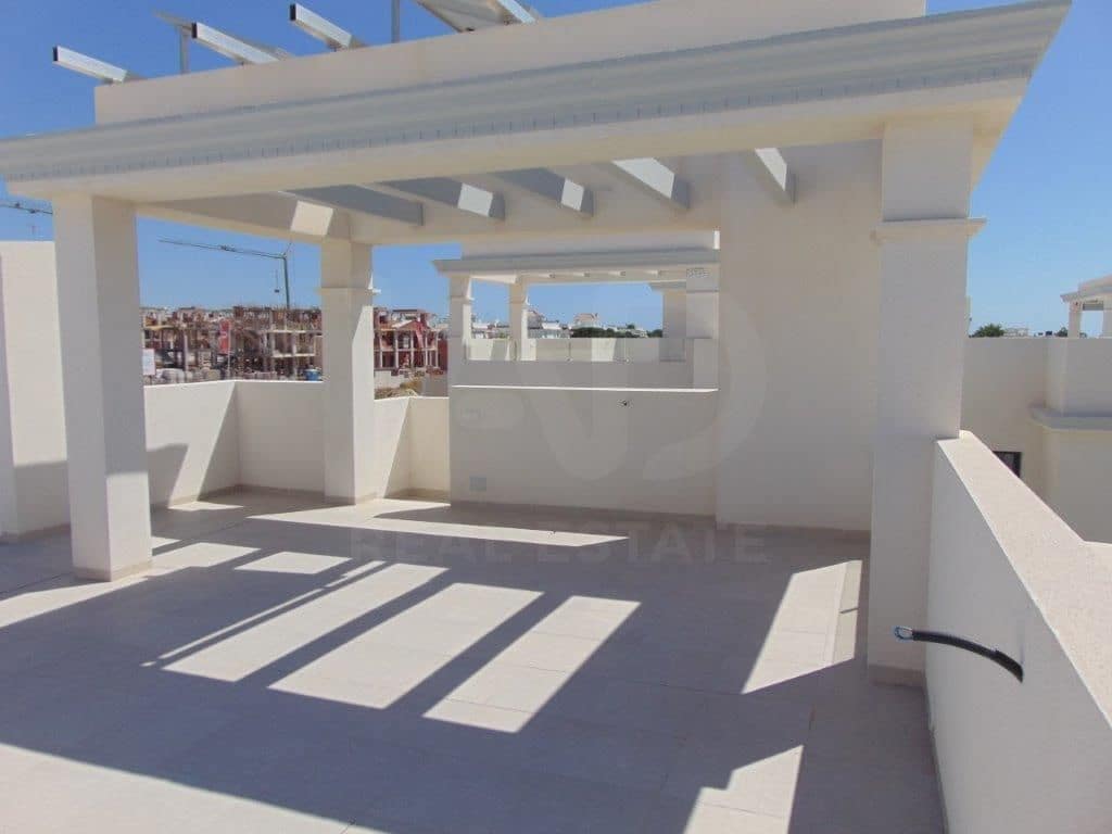 2 soveværelse Penthouse til salg i Pueblo Bravo med swimmingpool - € 299.000 (Ref: 9988966)