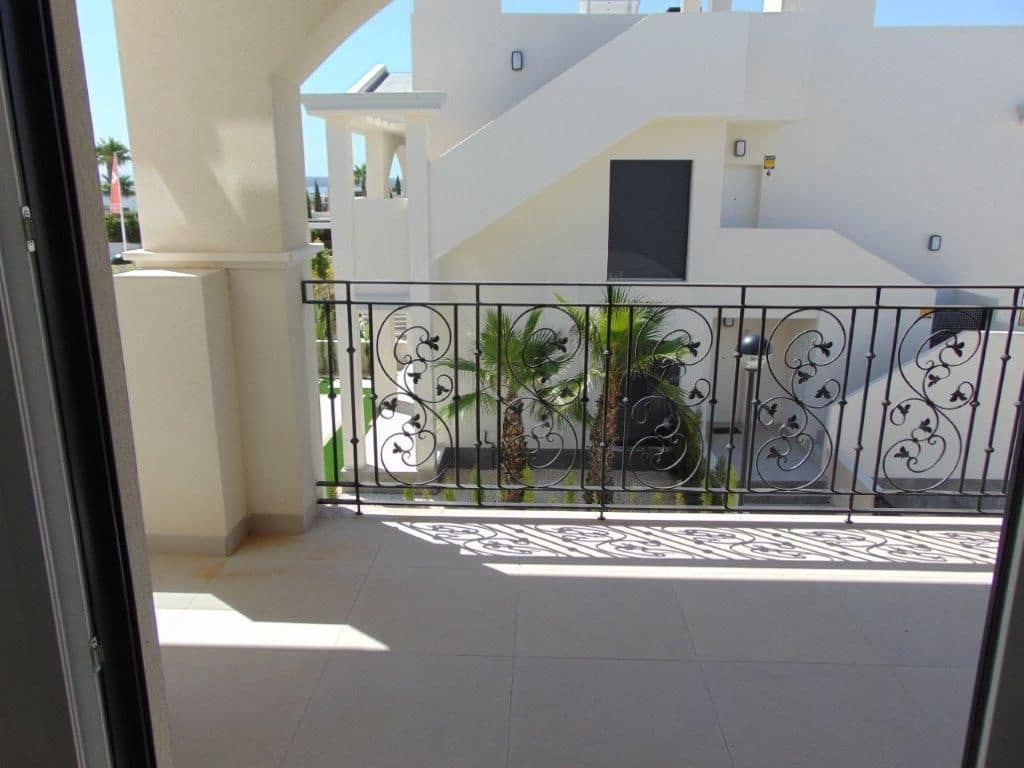 2 soveværelse Penthouse til salg i Pueblo Bravo med swimmingpool - € 299.000 (Ref: 9988966)