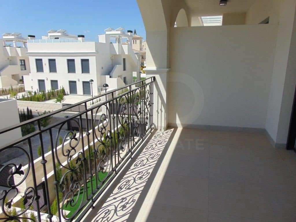 2 soveværelse Penthouse til salg i Pueblo Bravo med swimmingpool - € 299.000 (Ref: 9988966)