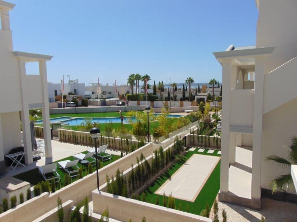 2 soveværelse Penthouse til salg i Pueblo Bravo med swimmingpool - € 299.000 (Ref: 9988966)