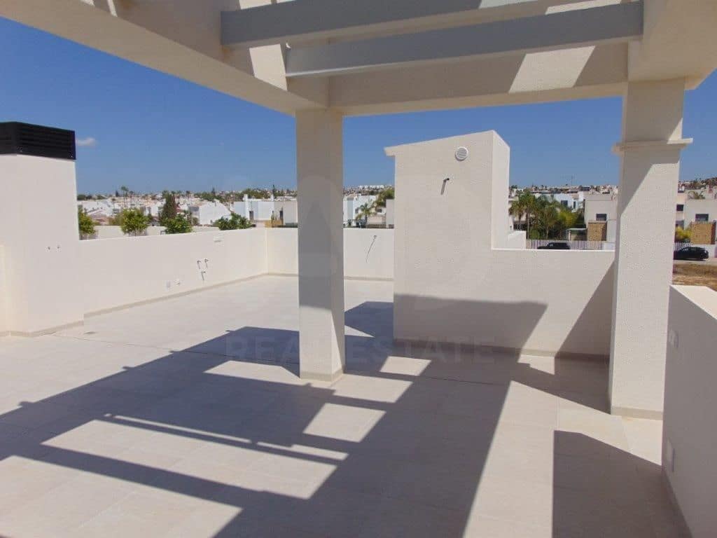 2 soveværelse Penthouse til salg i Pueblo Bravo med swimmingpool - € 299.000 (Ref: 9988966)
