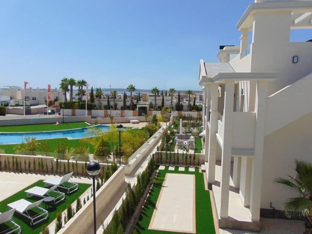 2 soveværelse Penthouse til salg i Pueblo Bravo med swimmingpool - € 299.000 (Ref: 9988966)