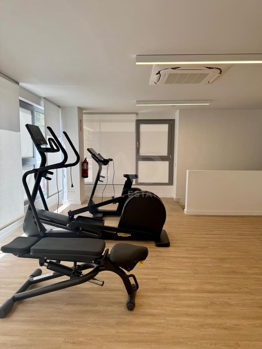 Apartamento de 2 habitaciones en Alicante / Alacant ciudad en venta con piscina garaje - 389.000 € (Ref: 9988967)