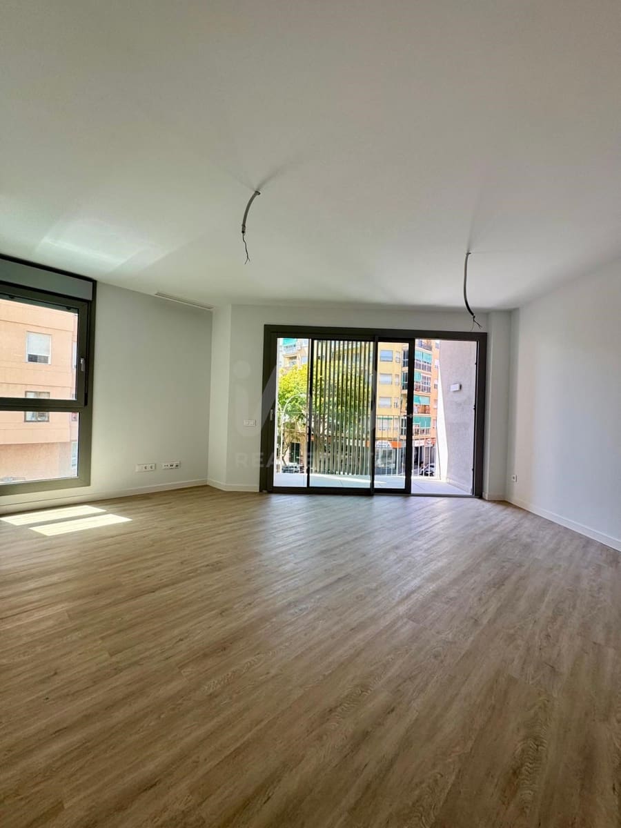 Apartamento de 2 habitaciones en Alicante / Alacant ciudad en venta con piscina garaje - 389.000 € (Ref: 9988967)