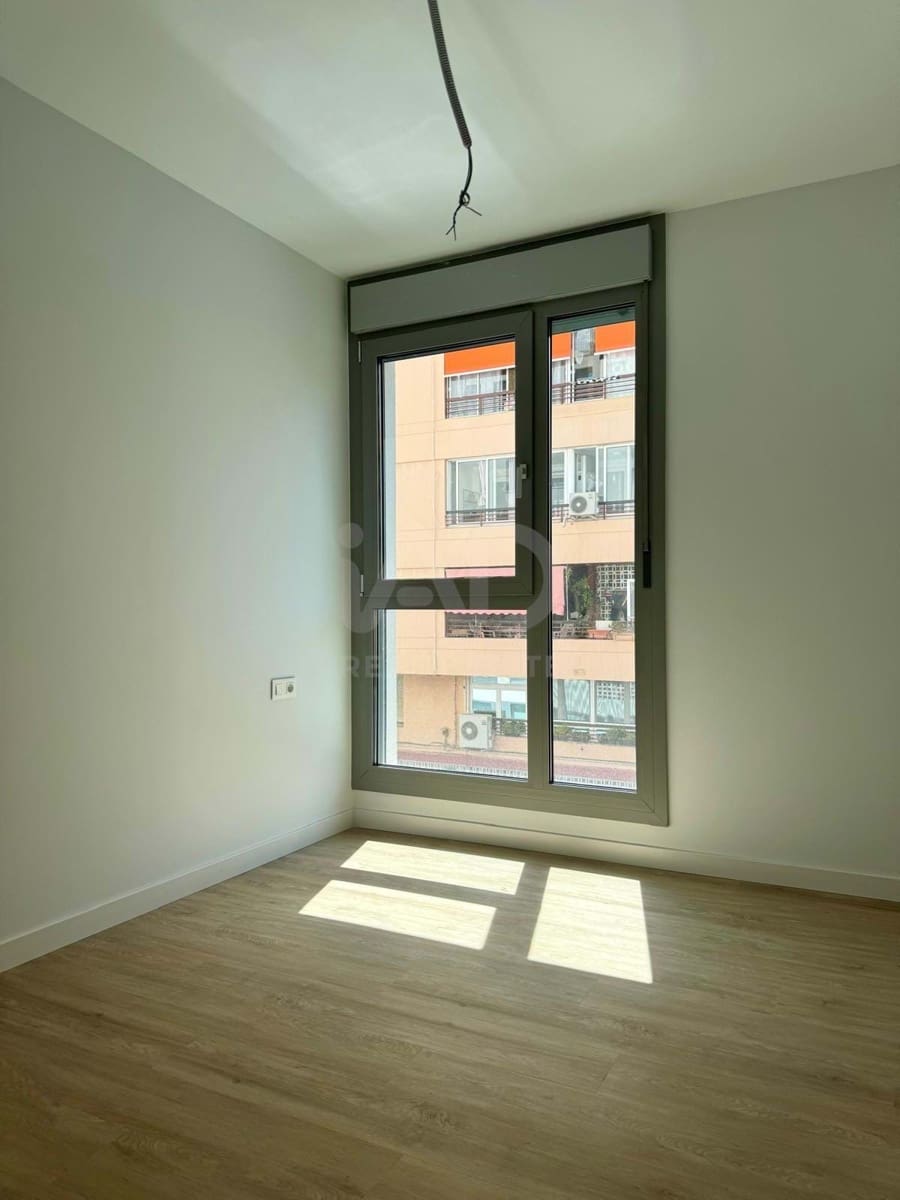 Apartamento de 2 habitaciones en Alicante / Alacant ciudad en venta con piscina garaje - 389.000 € (Ref: 9988967)