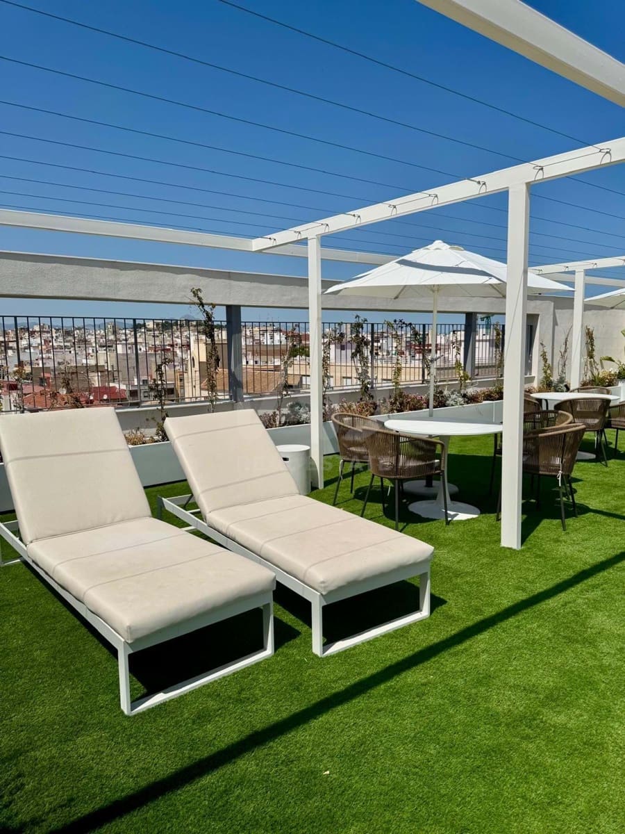 Apartamento de 2 habitaciones en Alicante / Alacant ciudad en venta con piscina garaje - 389.000 € (Ref: 9988967)
