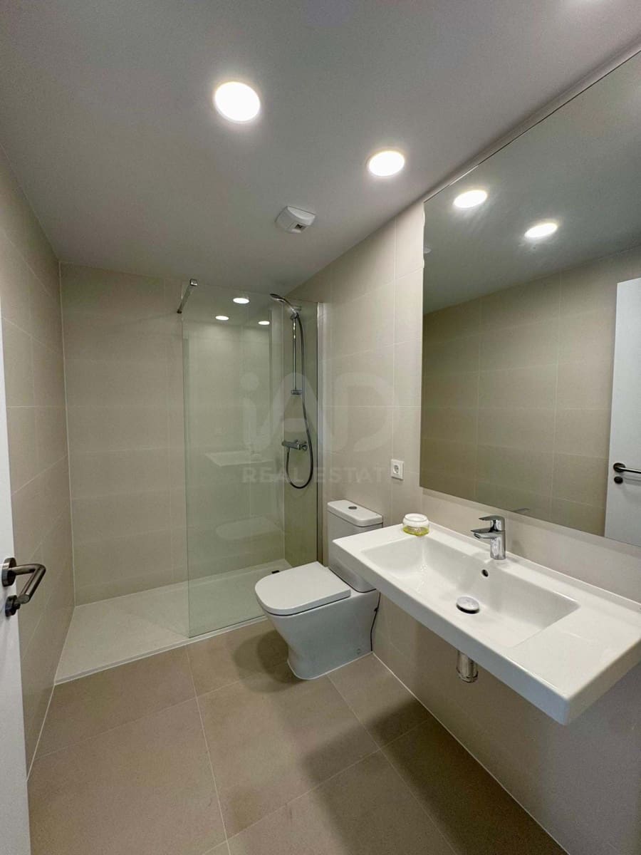 Apartamento de 2 habitaciones en Alicante / Alacant ciudad en venta con piscina garaje - 389.000 € (Ref: 9988967)