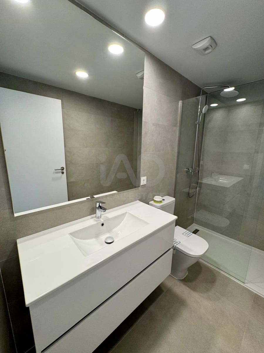 Apartamento de 2 habitaciones en Alicante / Alacant ciudad en venta con piscina garaje - 389.000 € (Ref: 9988967)