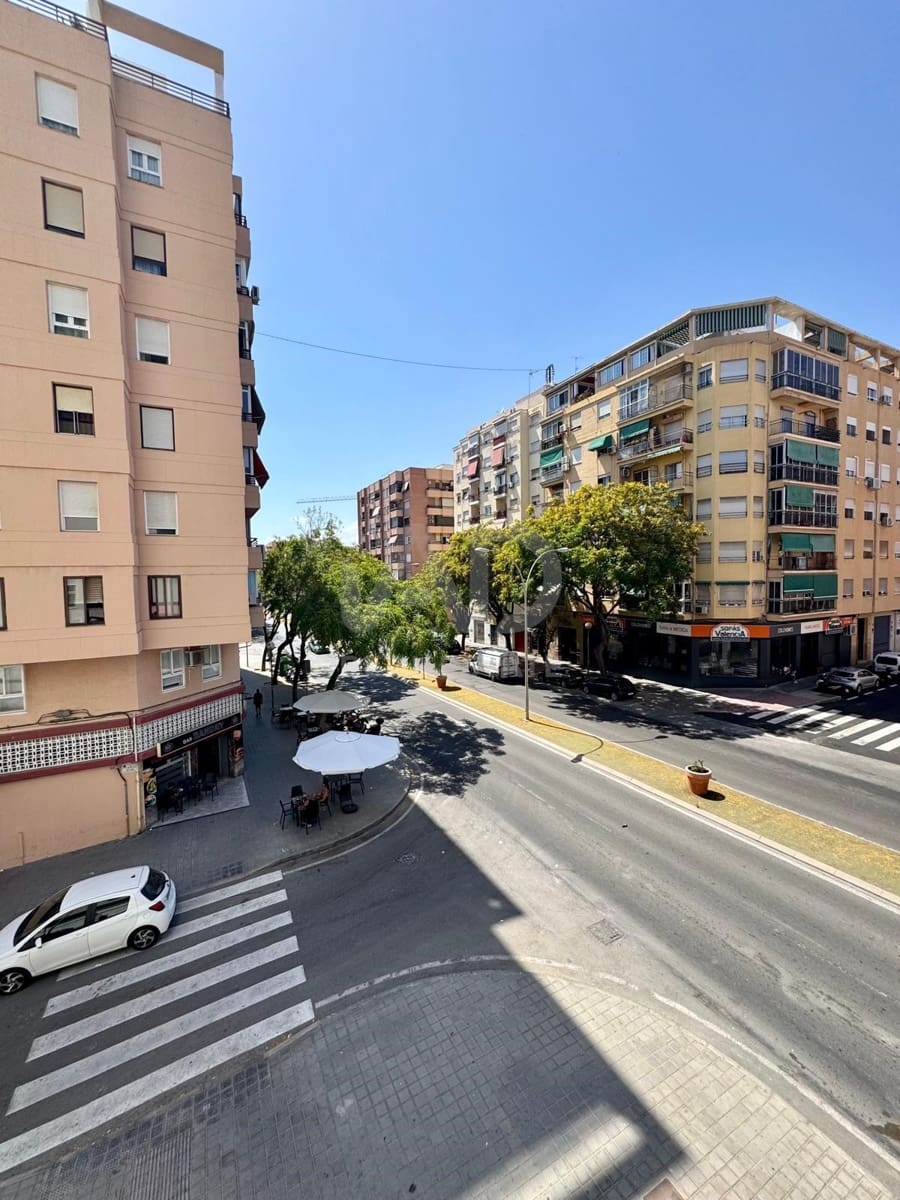 Apartamento de 2 habitaciones en Alicante / Alacant ciudad en venta con piscina garaje - 389.000 € (Ref: 9988967)