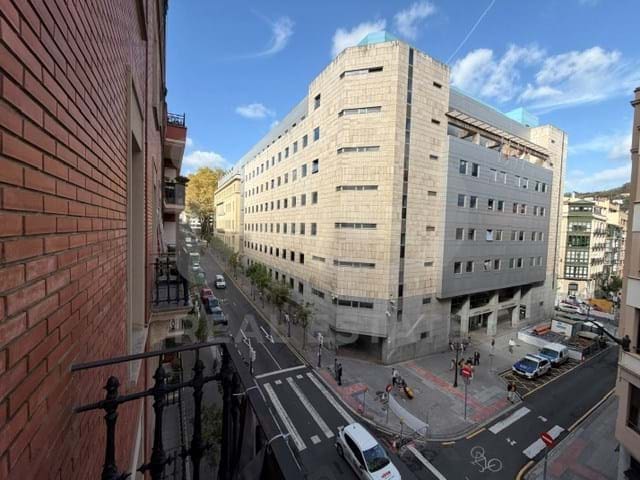 3 makuuhuone Huoneisto myytävänä paikassa Bilbao - 675 000 € (Ref: 9988970)