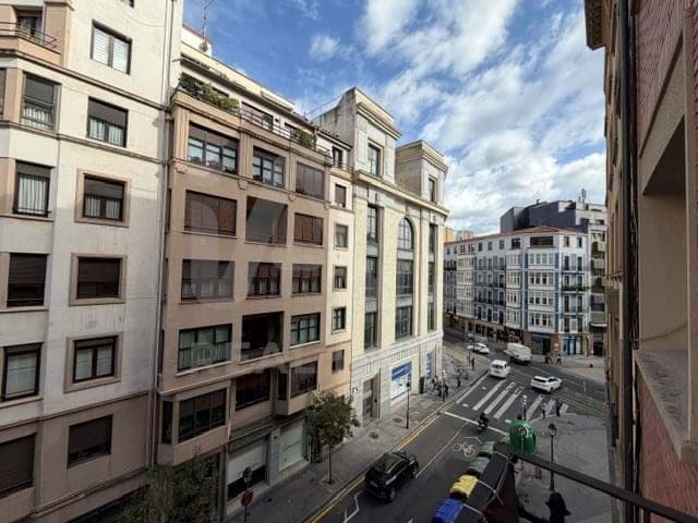 3 soveværelse Lejlighed til salg i Bilbao - € 675.000 (Ref: 9988970)