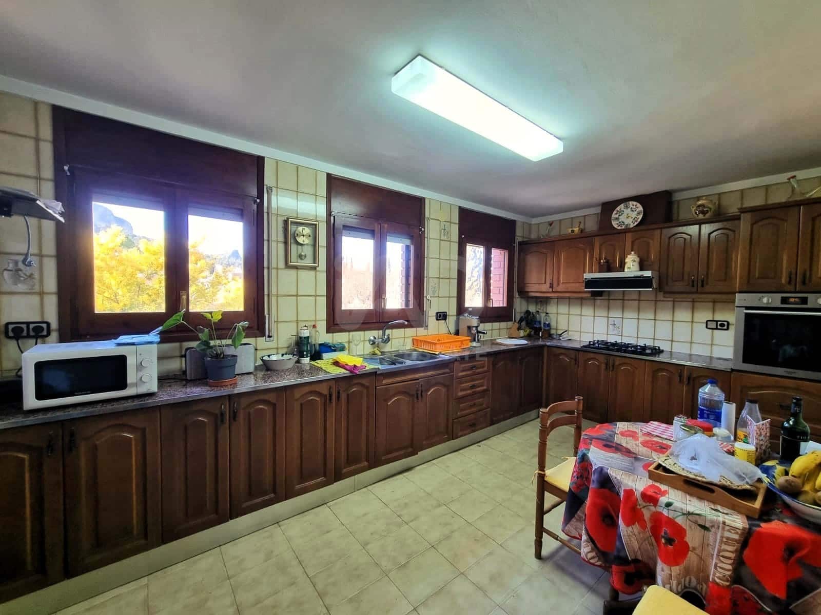 Kommersiell til salgs i Tarragona by - € 1 150 000 (Ref: 9988981)