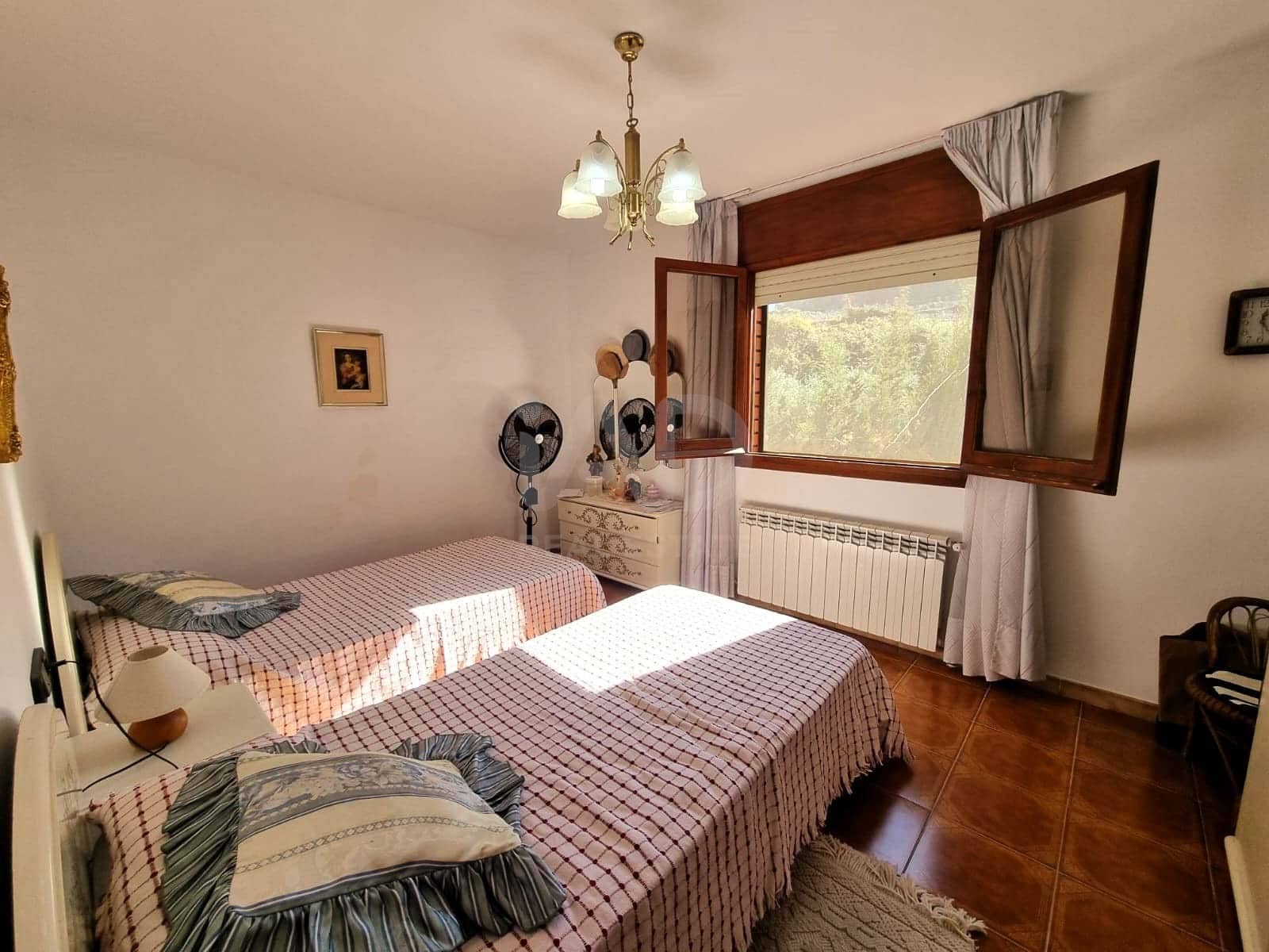 Kommersiell til salgs i Tarragona by - € 1 150 000 (Ref: 9988981)