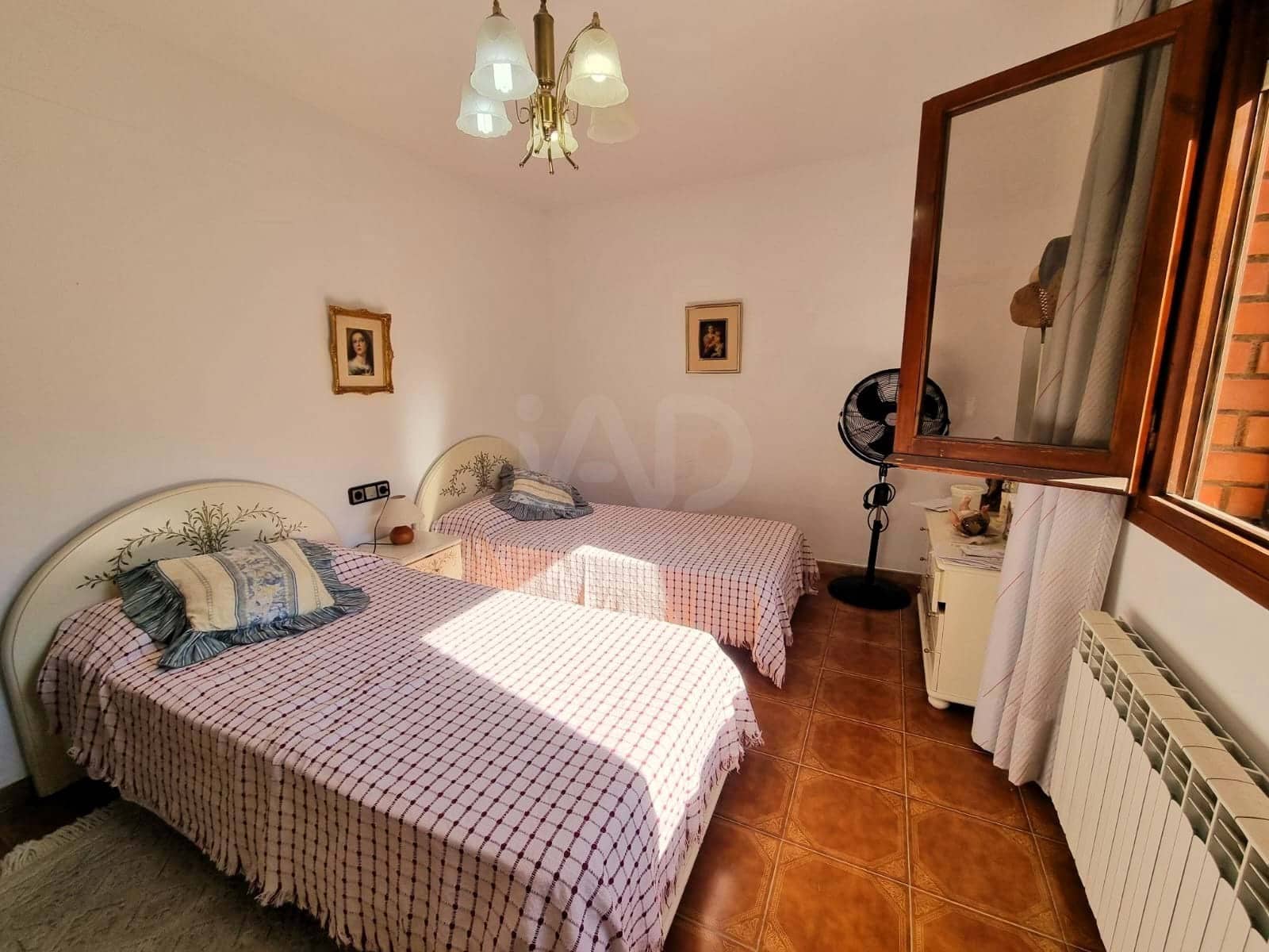 Kommersiell til salgs i Tarragona by - € 1 150 000 (Ref: 9988981)