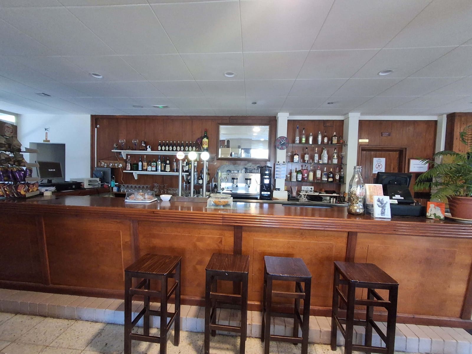 Kommersiell til salgs i Tarragona by - € 1 150 000 (Ref: 9988981)