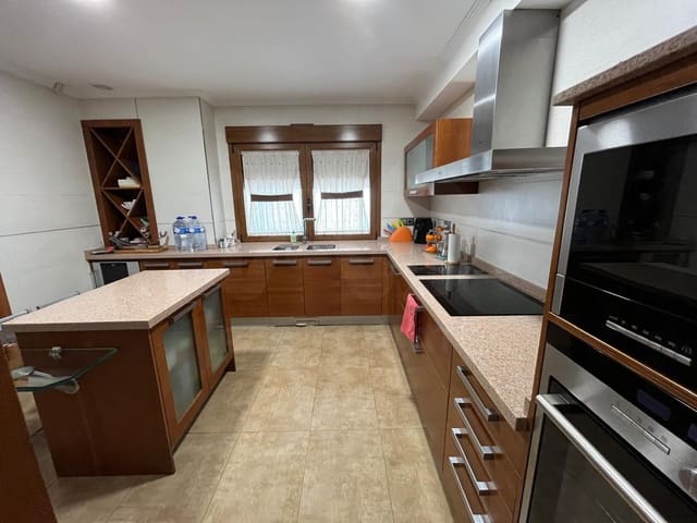 4 slaapkamer Villa te koop in Salamanca stad met zwembad garage - € 395.000 (Ref: 9988985)