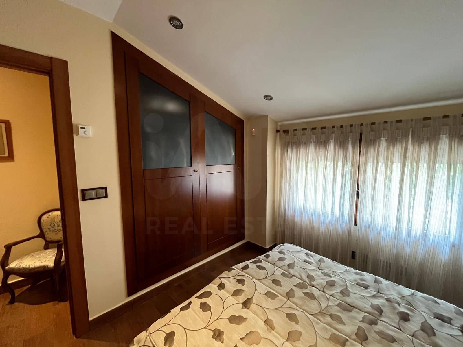 4 bedroom Villa for sale in Salamanca city with pool garage - € 395,000 (Ref: 9988985)
