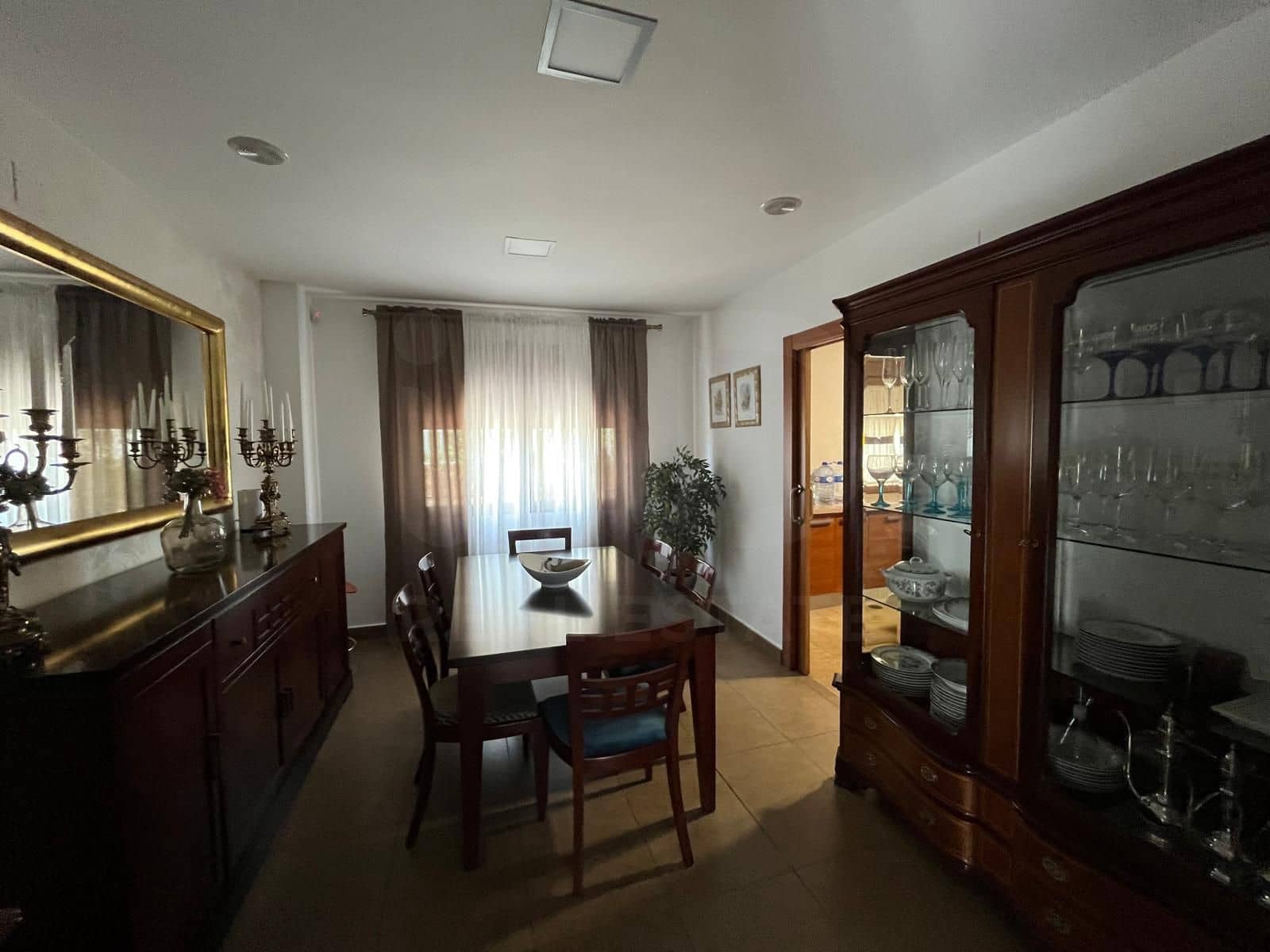 4 bedroom Villa for sale in Salamanca city with pool garage - € 395,000 (Ref: 9988985)