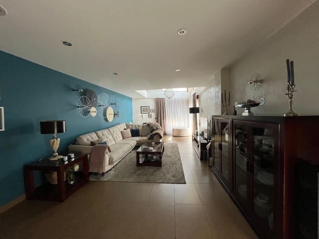 4 slaapkamer Villa te koop in Salamanca stad met zwembad garage - € 395.000 (Ref: 9988985)